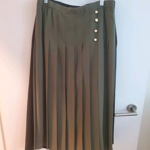 Pearl-embellished pleated skirt